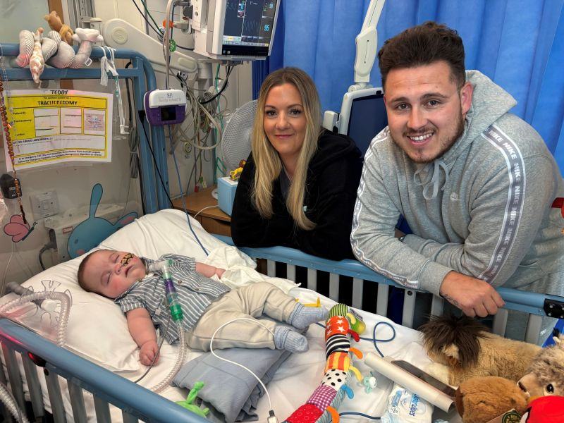 Claire and James Wroe with baby Teddy in PICU 800 x 600