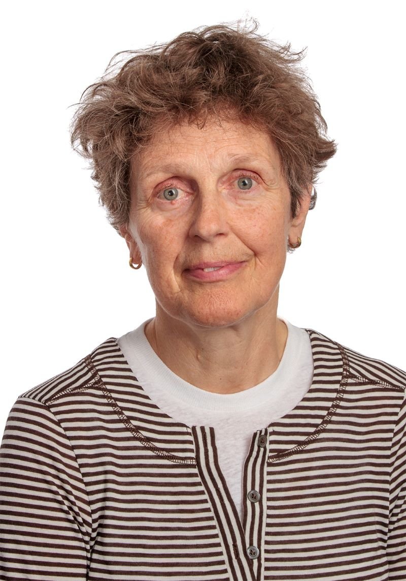 Dr Liz Warburton head and shoulders - 800 x 1143