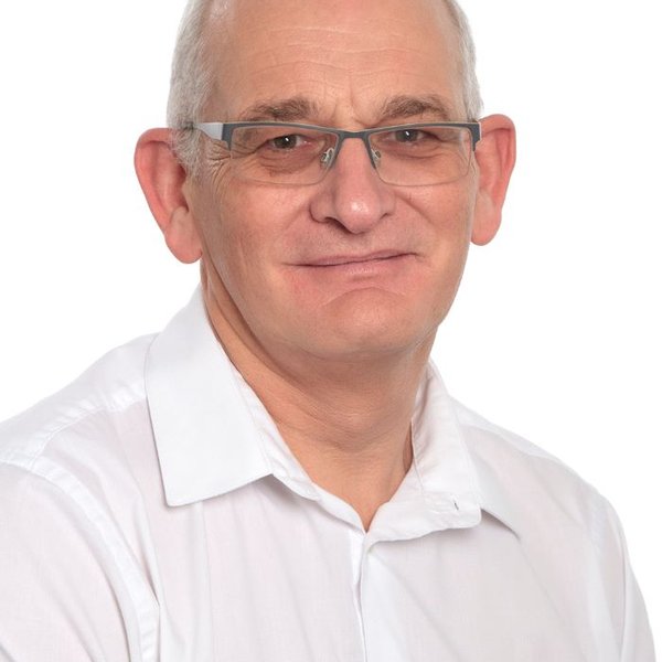 Professor Paul White head and shoulders 700 x 1000